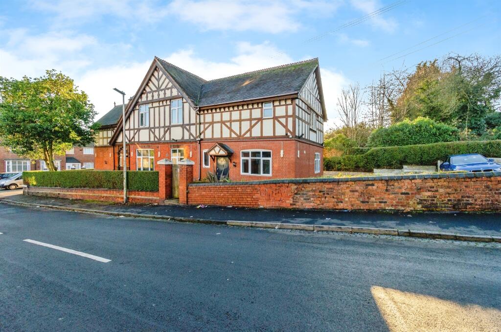 13 bedroom detached house