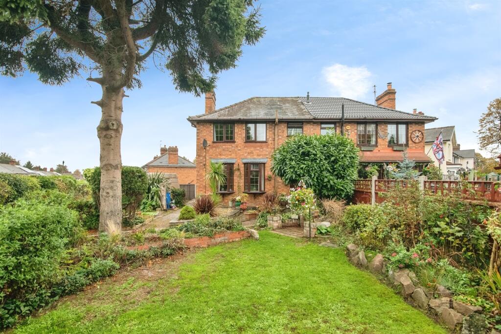 3 bedroom semi-detached house