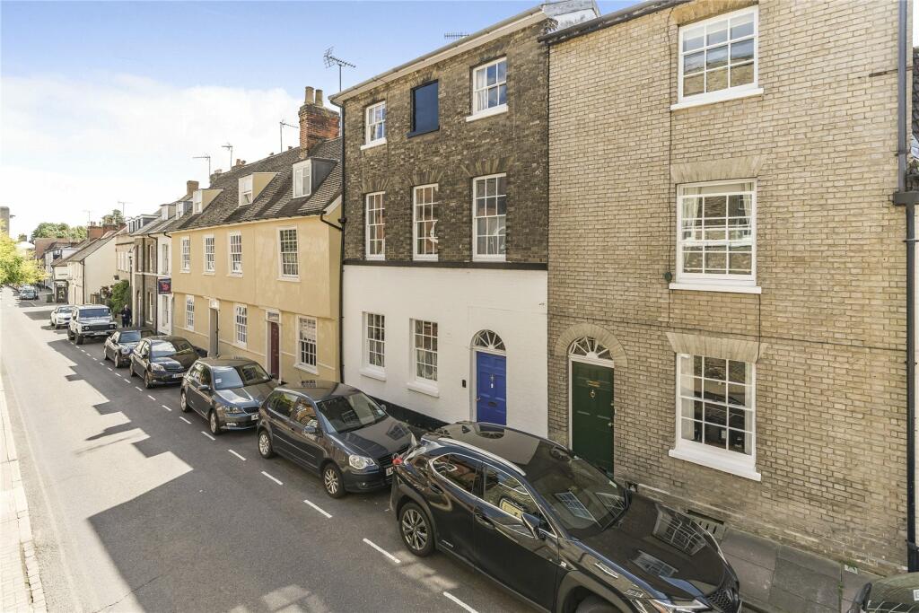 4 bedroom town house for sale in Churchgate Street, Bury St Edmunds, Suffolk, IP33