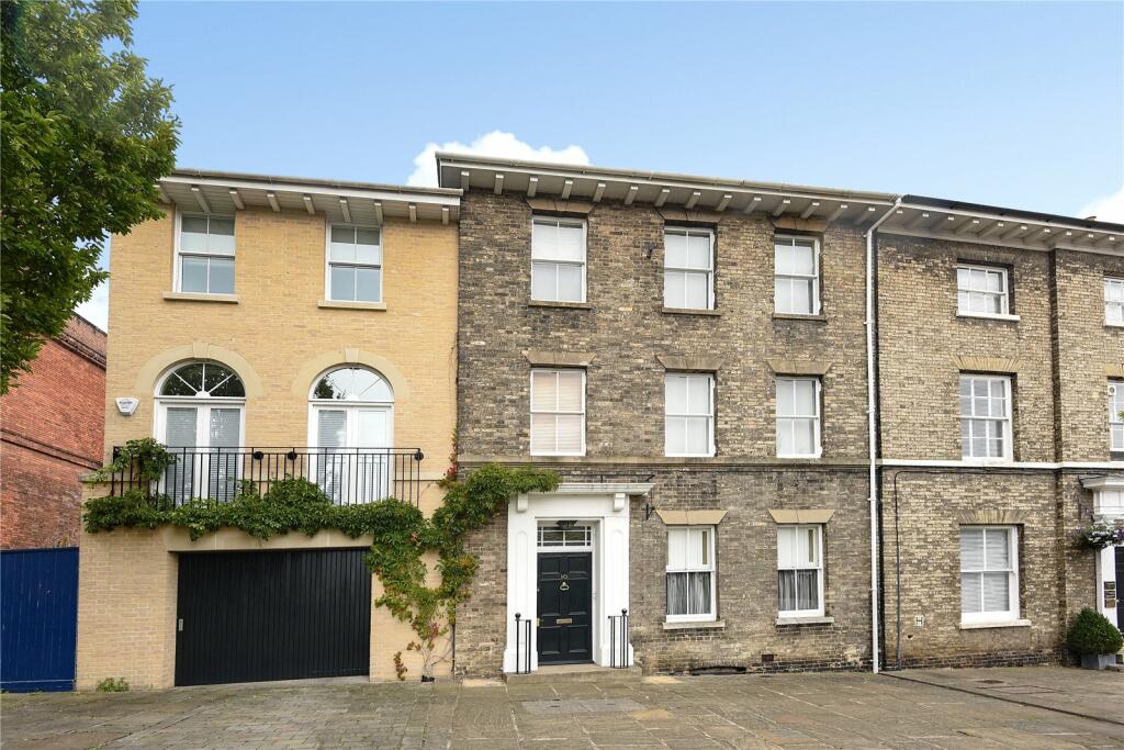 6 bedroom end of terrace house for rent in Angel Hill, Bury St Edmunds, Suffolk, IP33
