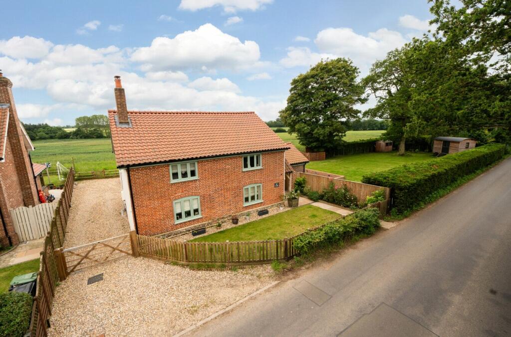 4 bedroom detached house for sale in Badwell Road, Walsham Le Willows
