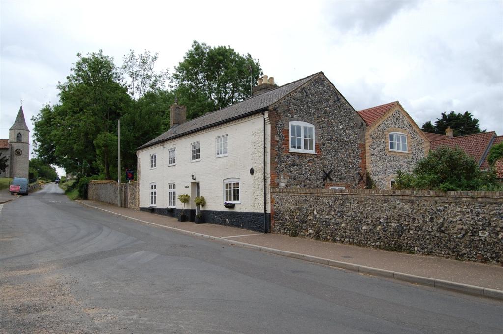 5 bedroom detached house for sale in The Street, Croxton, Norfolk, IP24