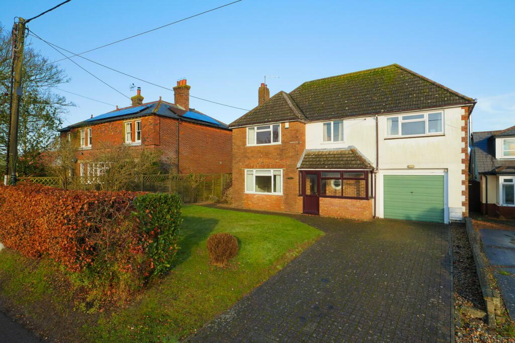 4 bedroom detached house for sale in Woodland Road, Lyminge, Folkestone