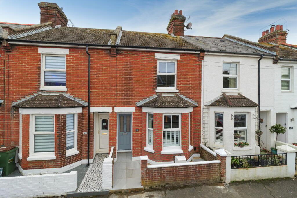 2 bedroom terraced house for sale in Frampton Road, Hythe, CT21