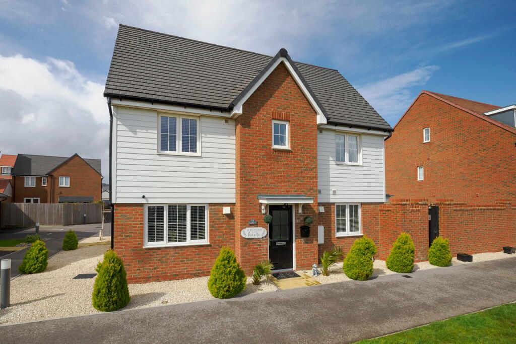 3 bedroom semidetached house for sale in Woodpecker Way, Hythe, CT21