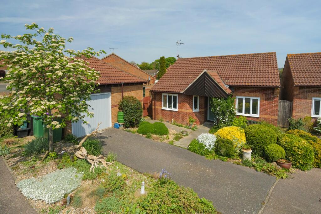 2 bedroom detached bungalow for sale in Mount Pleasant Close, Lyminge