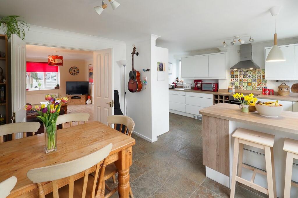 4 bedroom detached house for sale in Mount Pleasant Close, Lyminge