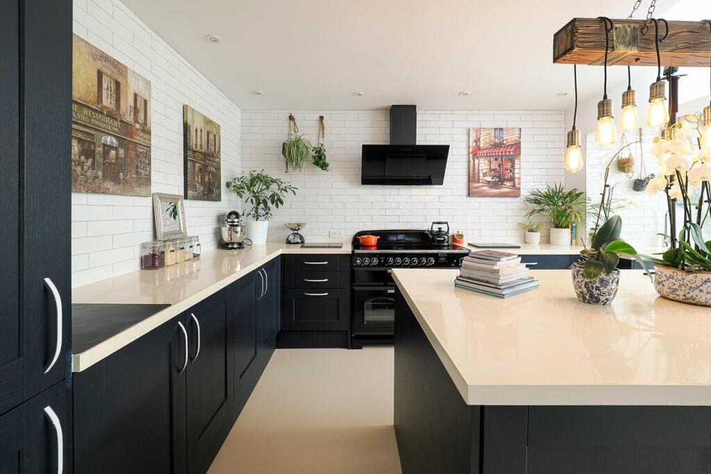 Additional property image - Orchard Valley, Hythe, CT21