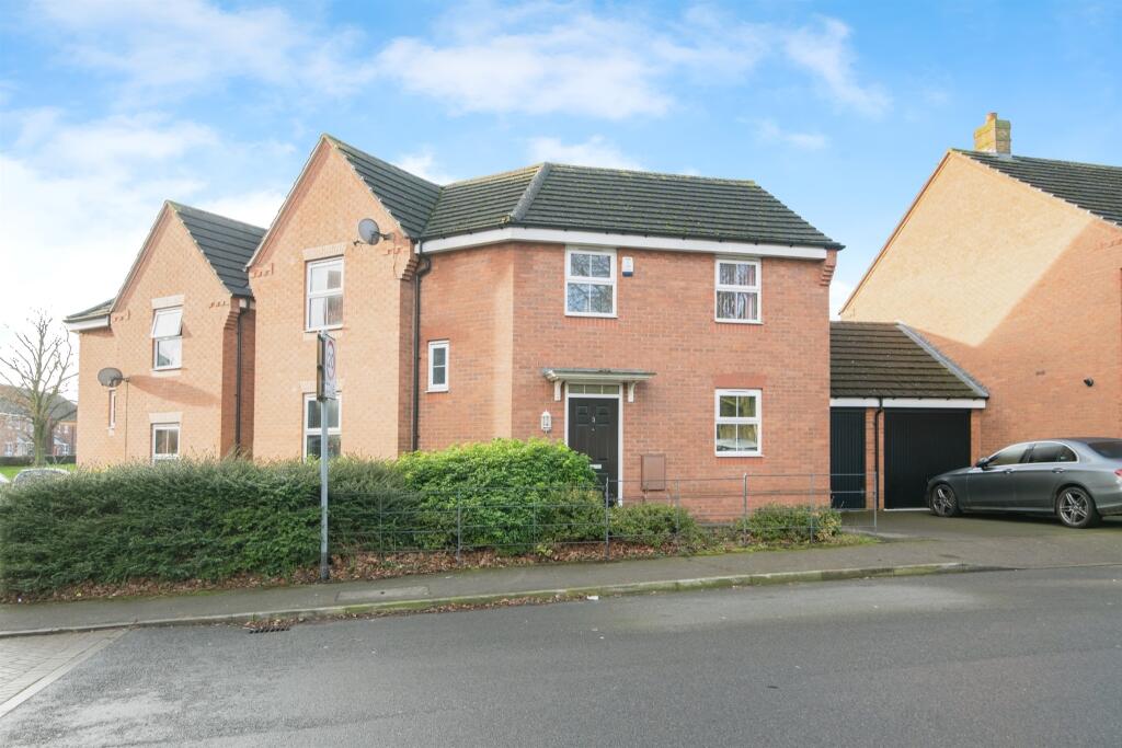 3 bedroom link detached house for sale in Churchfields Way, West