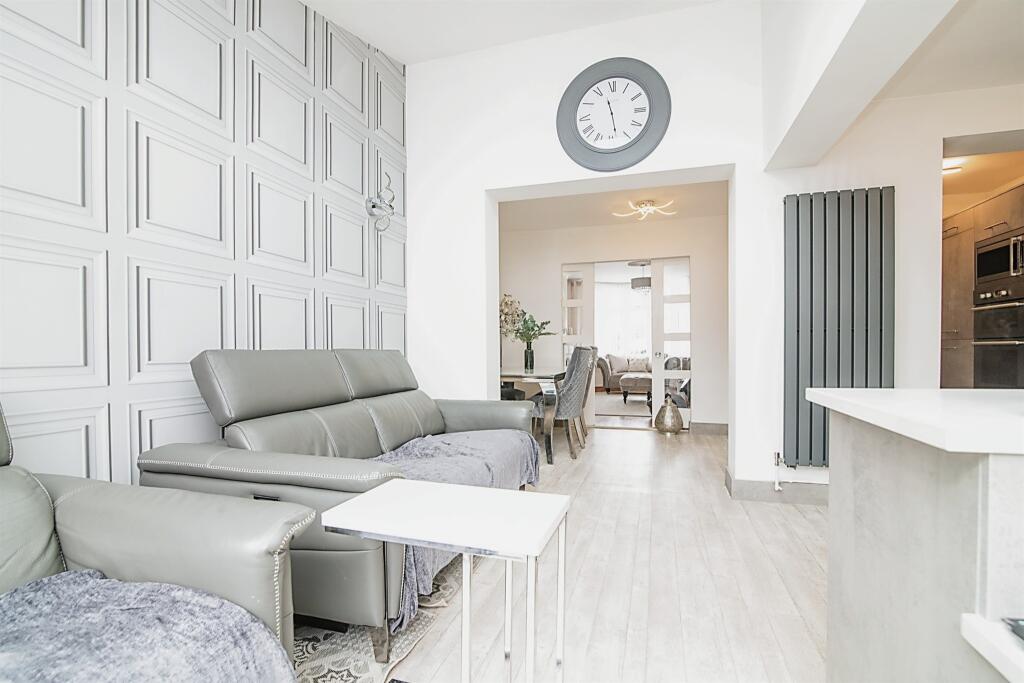 3 bedroom semidetached house for sale in Whitgreave Street, West