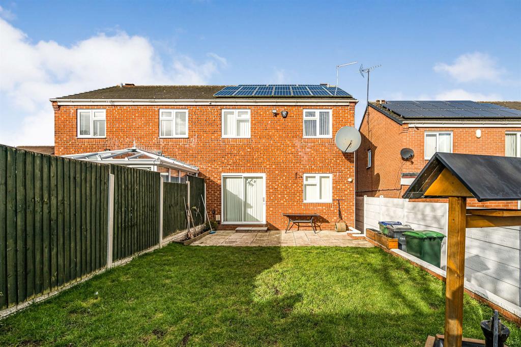 3 bedroom semidetached house for sale in Mytton Grove, Tipton, DY4