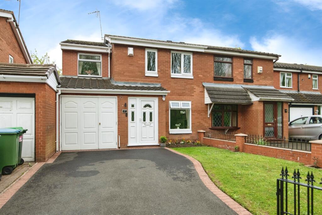 4 bedroom semidetached house for sale in Belmont Close, Tipton, DY4