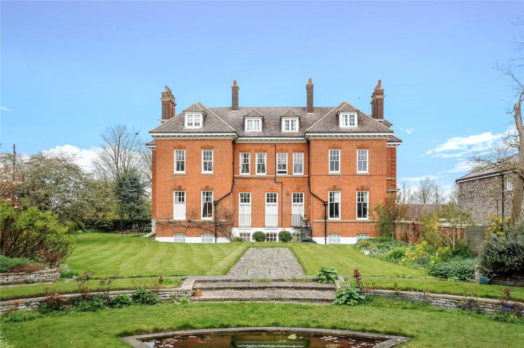 3 bedroom apartment for sale in Graham House, Birdcage Walk, Newmarket