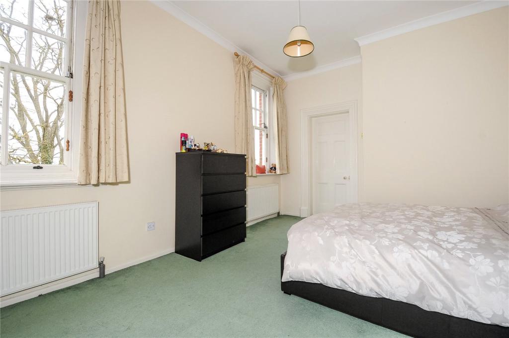 3 bedroom apartment for sale in Graham House, Birdcage Walk, Newmarket