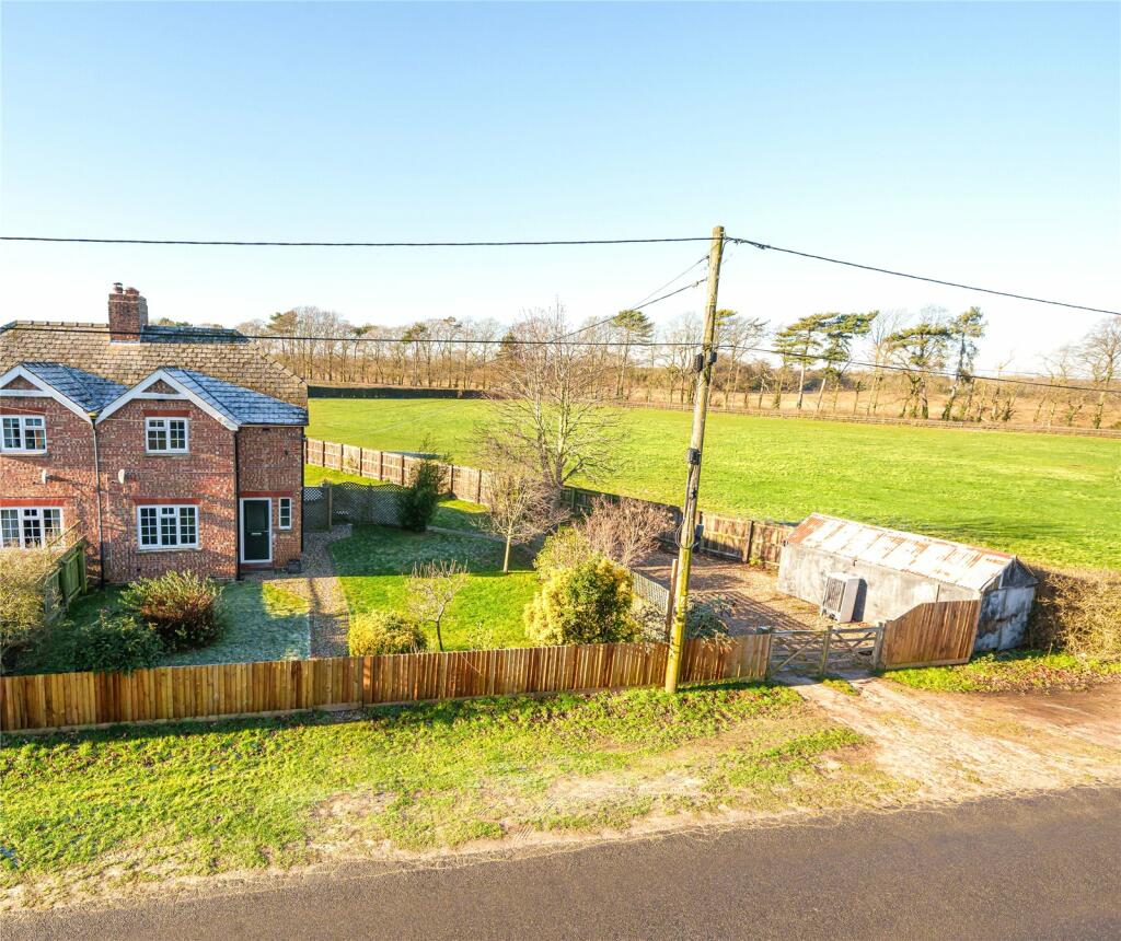 3 bedroom semidetached house for sale in Woodland End, Snailwell Road