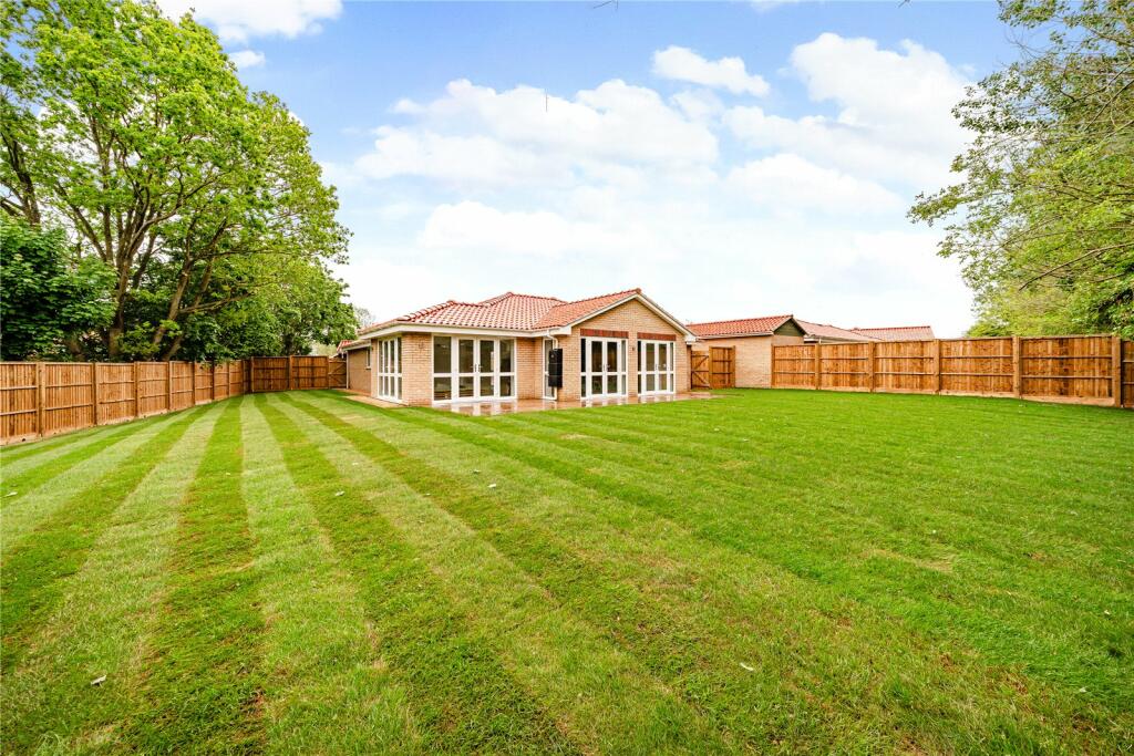 4 bedroom bungalow for sale in Augustine Place, Wicken, Cambridgeshire, CB7