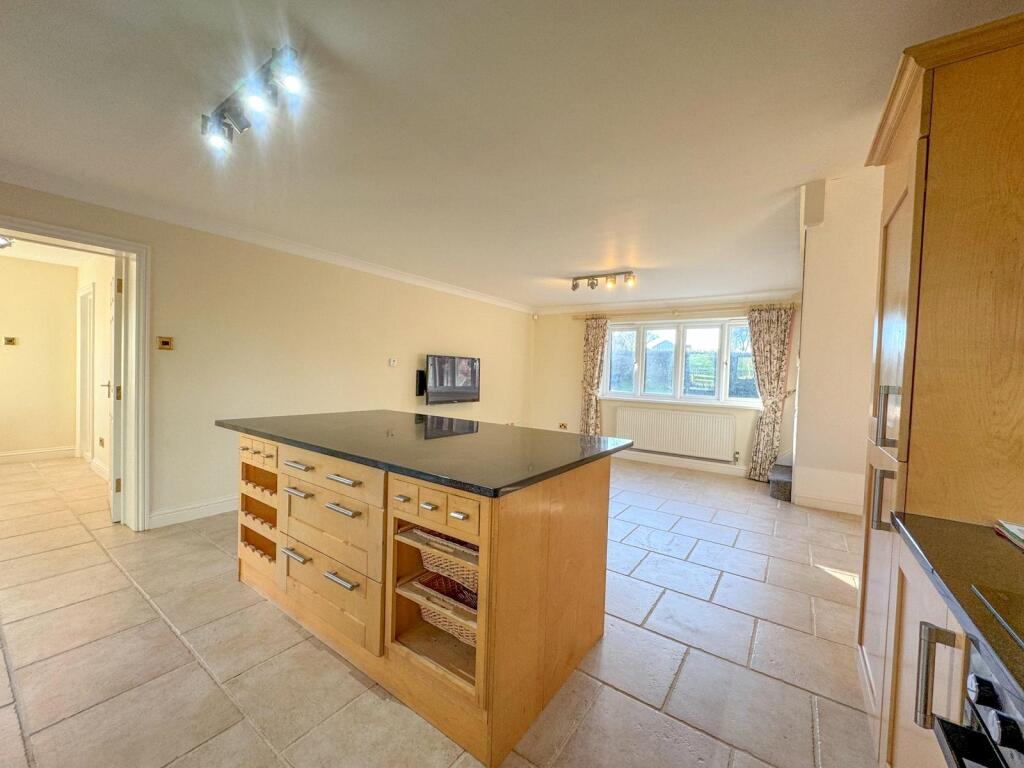 Additional property image - Newmarket Road, Cheveley, Newmarket, Suffolk, CB8