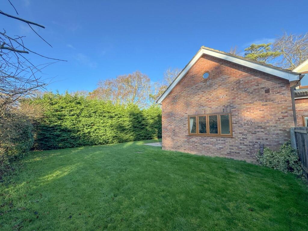 Additional property image - Newmarket Road, Cheveley, Newmarket, Suffolk, CB8