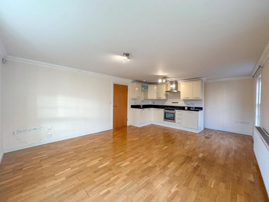 Additional property image - The Avenue, Newmarket, Suffolk, CB8