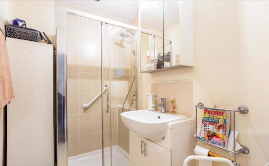 2 bedroom flat for sale in Queens Parade, Bath, Somerset, BA1