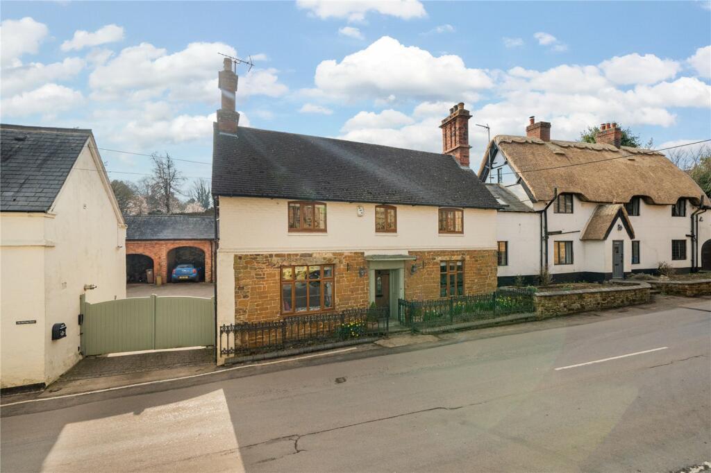 5 bedroom detached house for sale in High Street, Guilsborough, Northampton, Northamptonshire, NN6