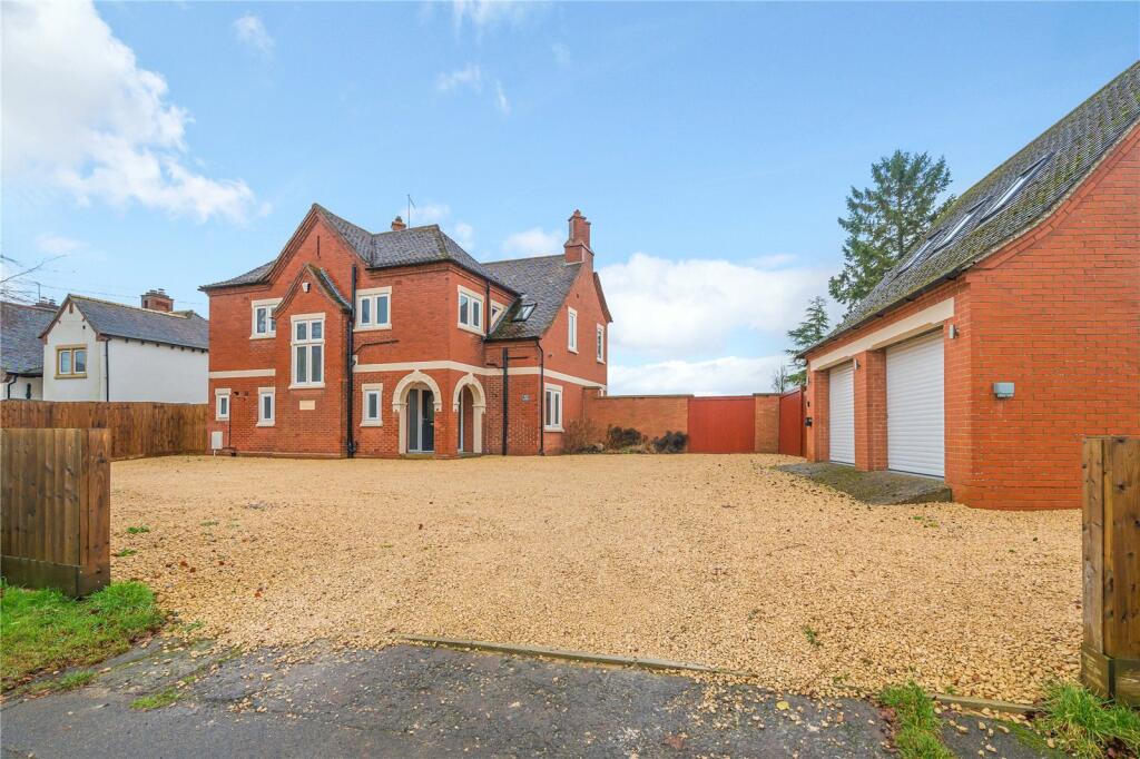 4 bedroom detached house for sale in East Street, Long Buckby