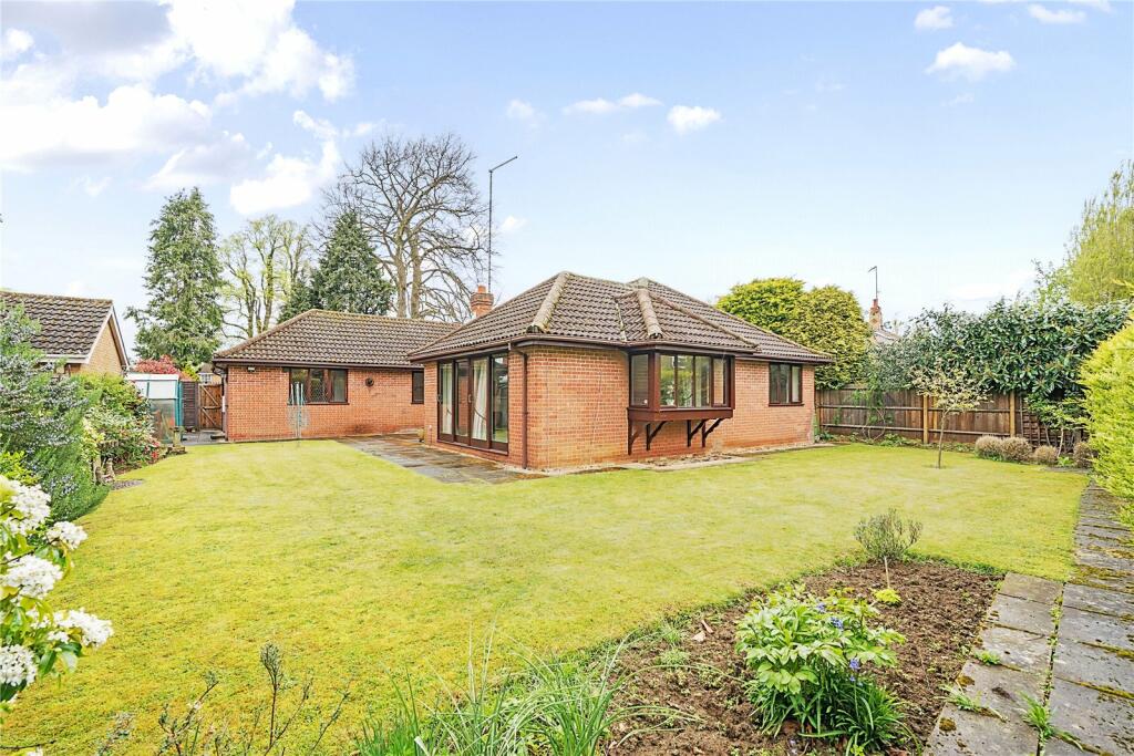 4 bedroom bungalow for sale in Corran Close, Dallington, Northampton, NN5