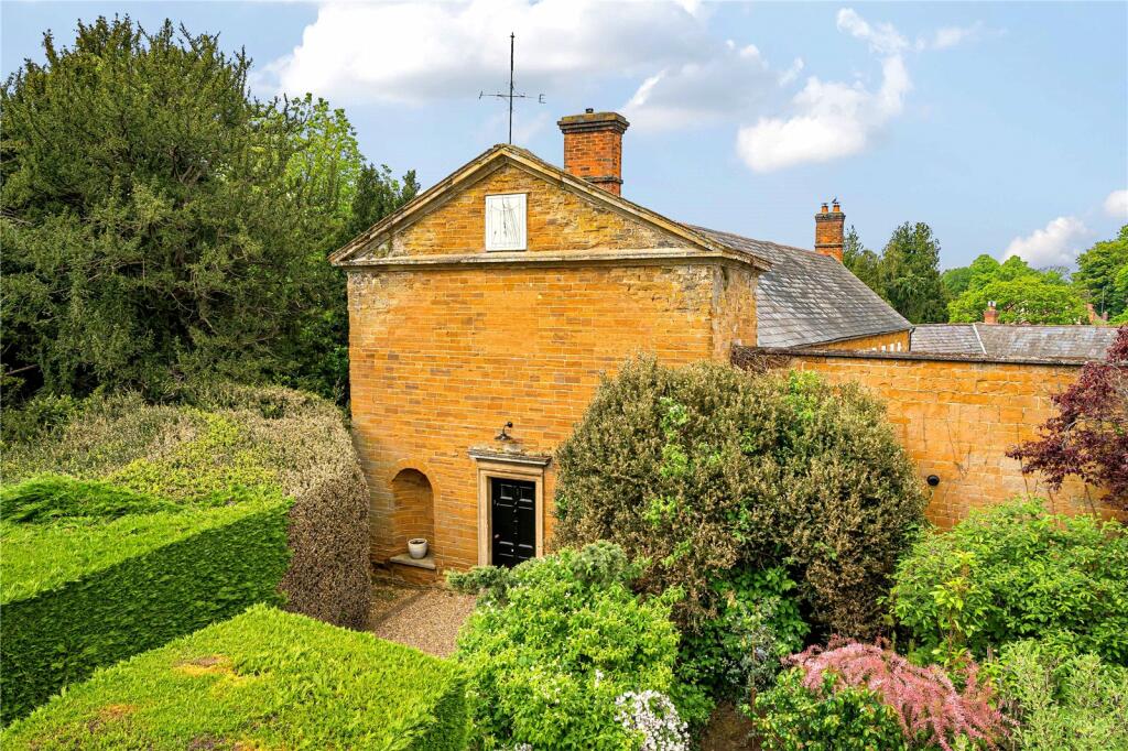 1 bedroom apartment for sale in Dallington Court, Dallington Park Road