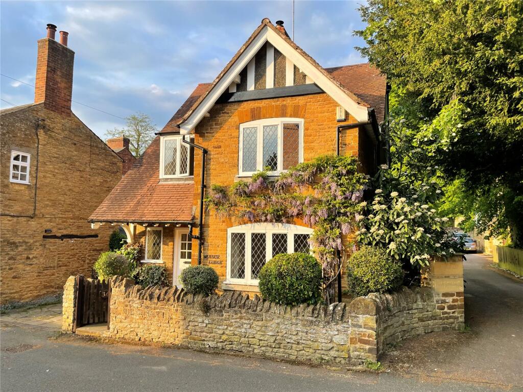 3 bedroom detached house for sale in Manor Road, Pitsford, Northampton, NN6