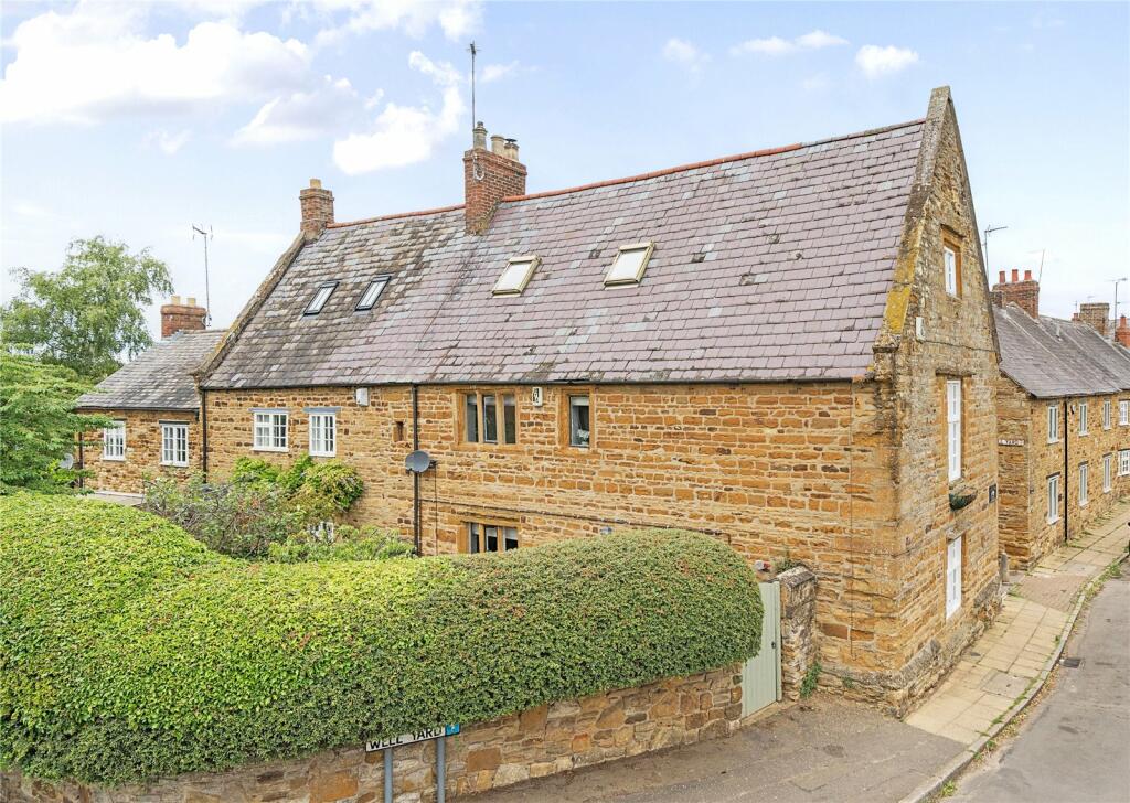 4 bedroom semidetached house for sale in Well Yard, Kingsthorpe
