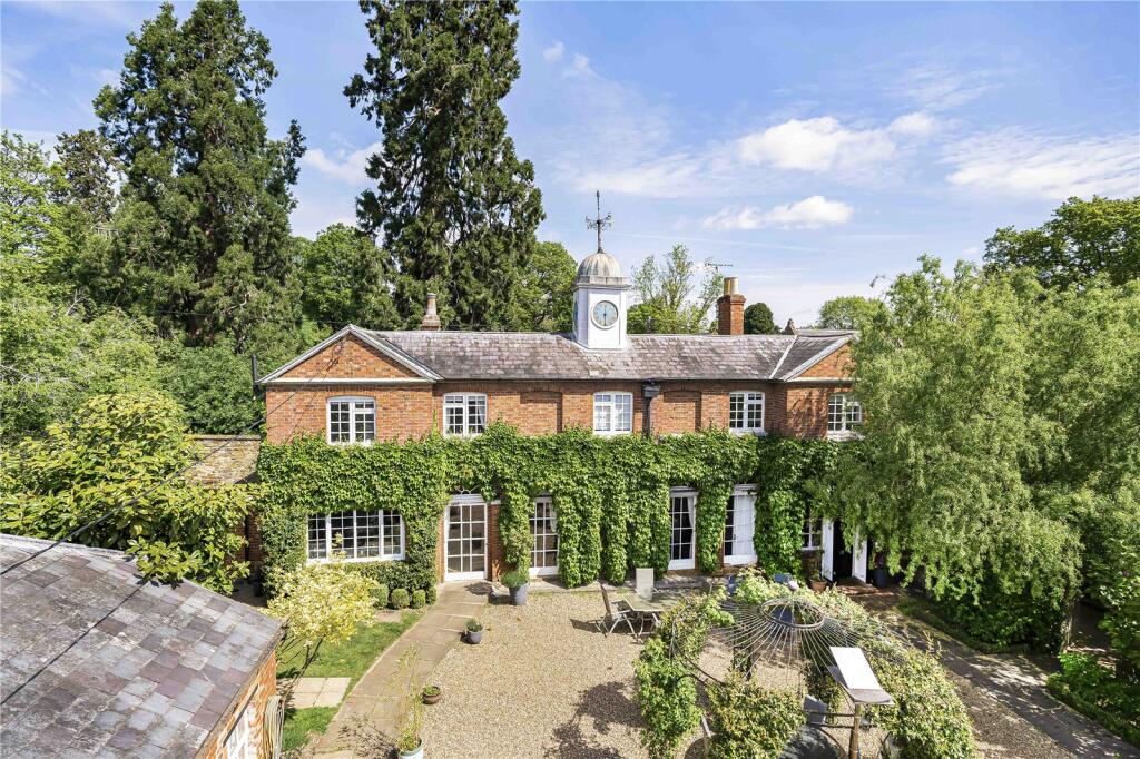 Main image of property: The Avenue, Flore, Northamptonshire, NN7