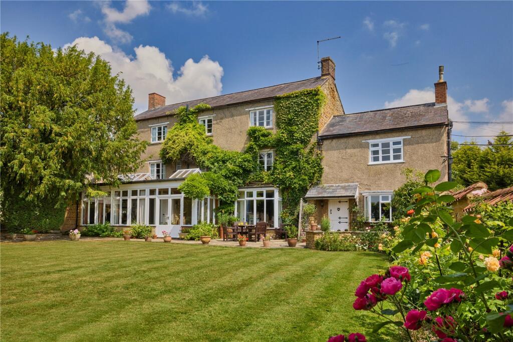 Main image of property: London End, Earls Barton, Northamptonshire, NN6