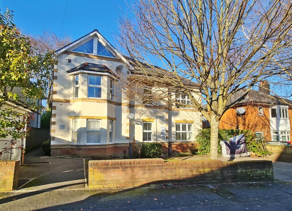 2 bedroom ground floor flat for sale in St. Albans Crescent, Queens Park, Bournemouth, BH8