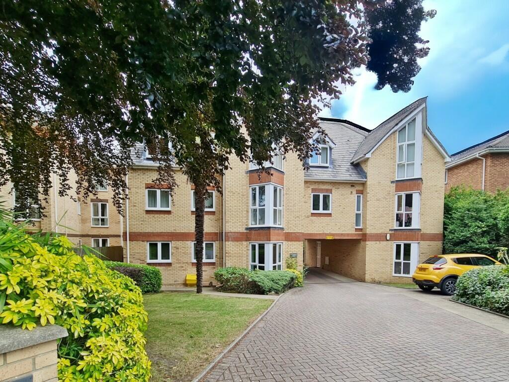 3 bedroom apartment for sale in Surrey Road, (Backing on to Coy Pond) Poole, BH12