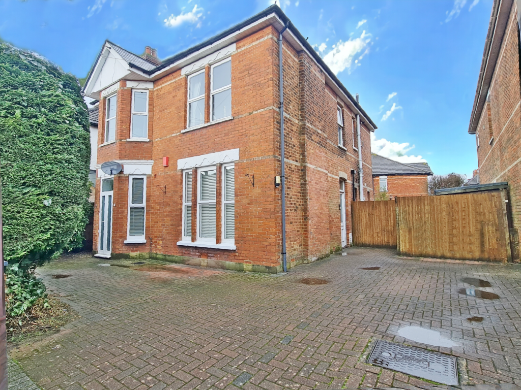 2 bedroom ground floor flat for sale in Gerald Road, Bournemouth, BH3