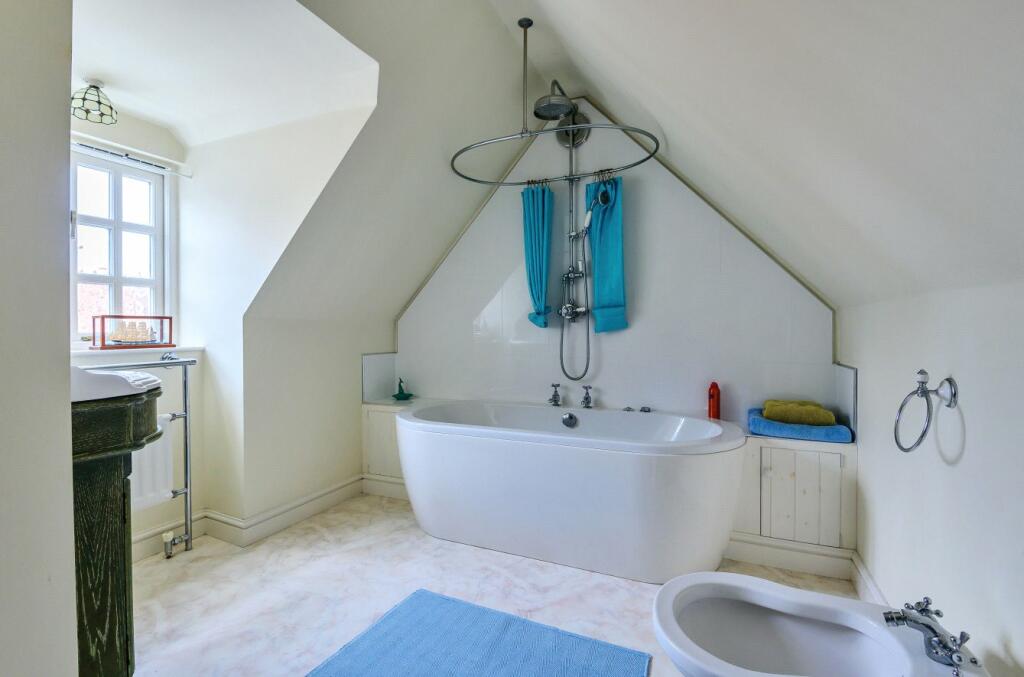 2 bedroom end of terrace house for sale in Wavendon House Drive