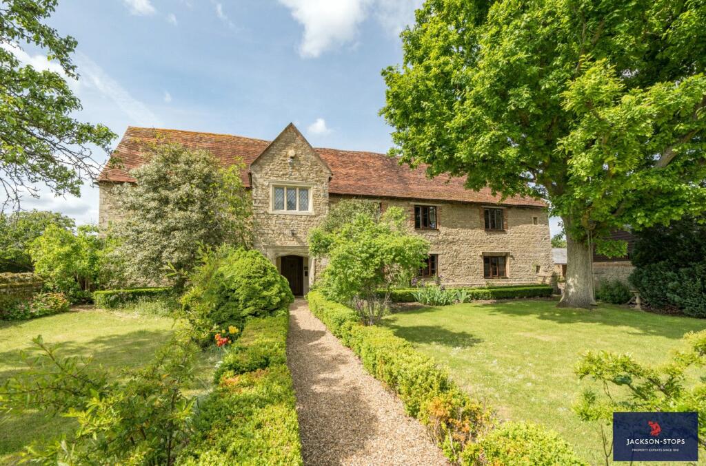 5 bedroom detached house for sale in The Green, Loughton, Milton Keynes