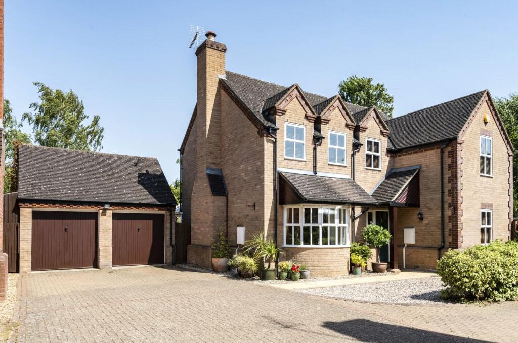 5 bedroom detached house for sale in Denison Court, Wavendon Gate