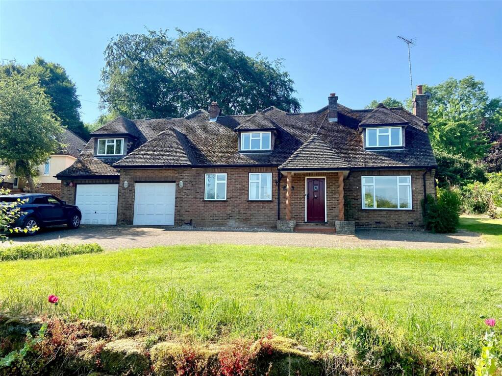 4 bedroom detached house for sale in Private Road, BartonleClay