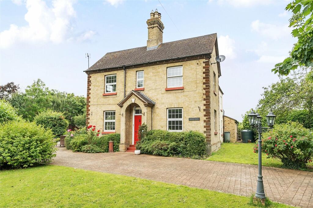 5 bedroom detached house for sale in Clophill Road, Silsoe
