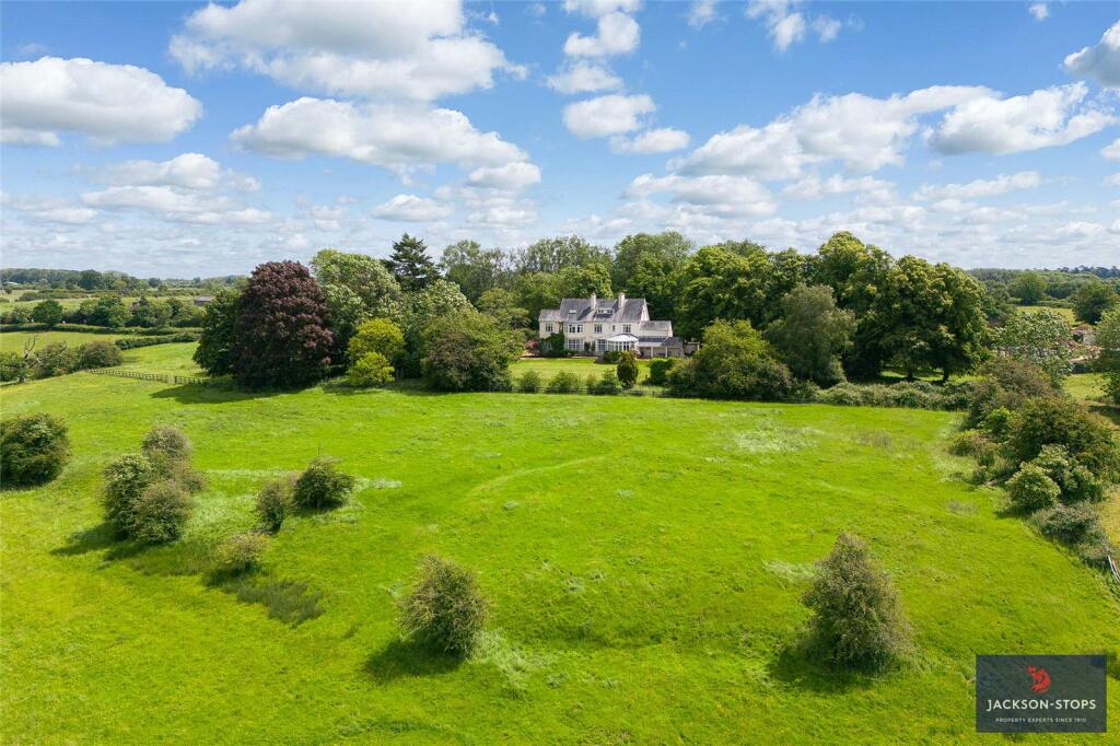 Equestrian facility for sale in Soulbury Road, Burcott, Leighton