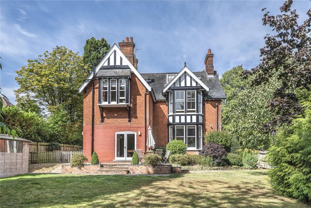 6 bedroom detached house for sale in Church Road, Aspley Heath