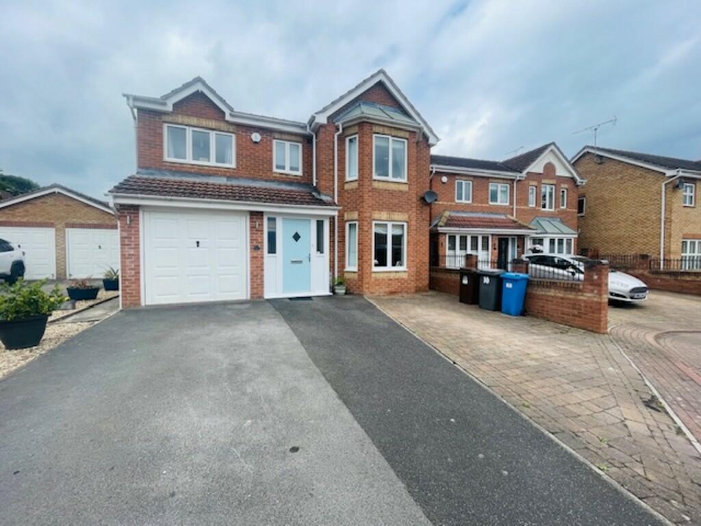 4 bedroom detached house for sale in Newton Gardens, Chapeltown, S35