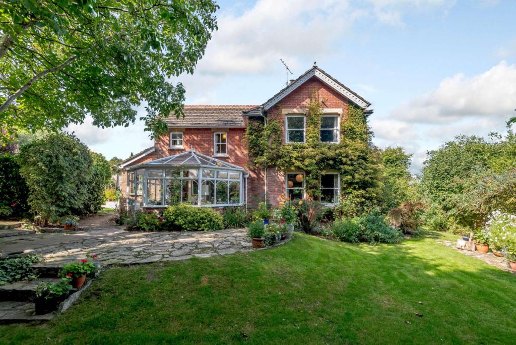 4 bedroom detached house for sale in Downton Road, Salisbury, Wiltshire