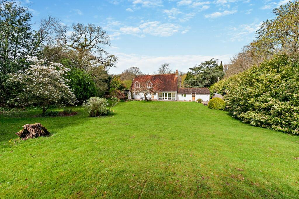 5 bedroom detached house for sale in Holdcroft Lane, East Hoathly