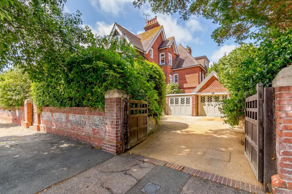 7 bedroom detached house for sale in Denton Road, Eastbourne, East