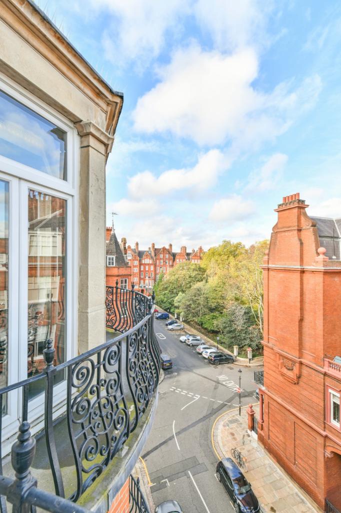 2 bedroom flat for sale in Cadogan Square, London, SW1X