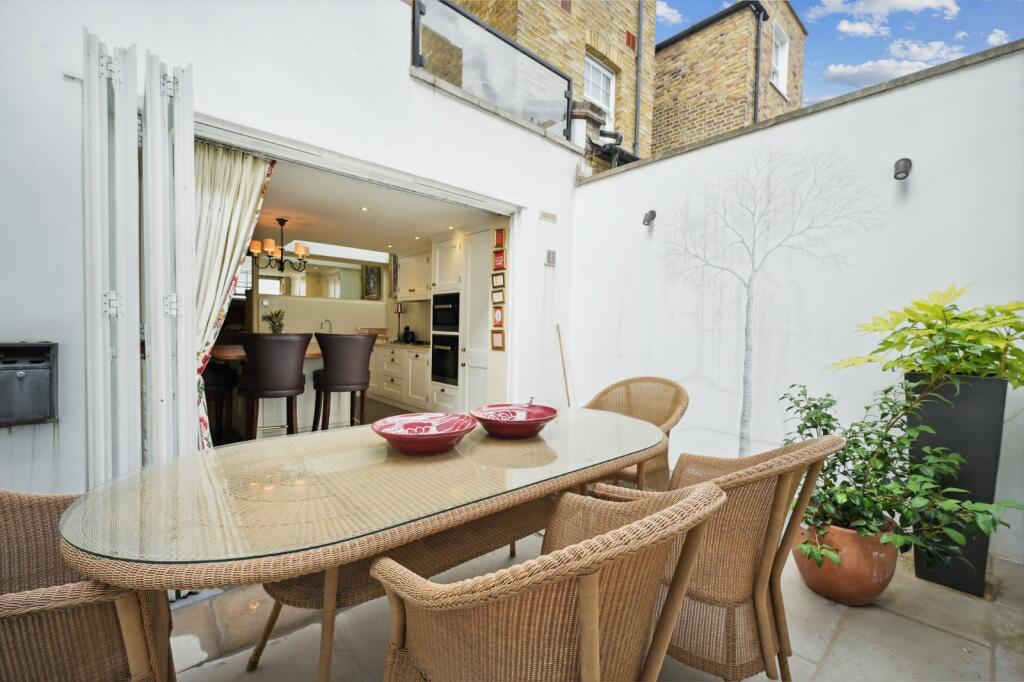 4 bedroom terraced house for sale in Radnor Walk, London, SW3