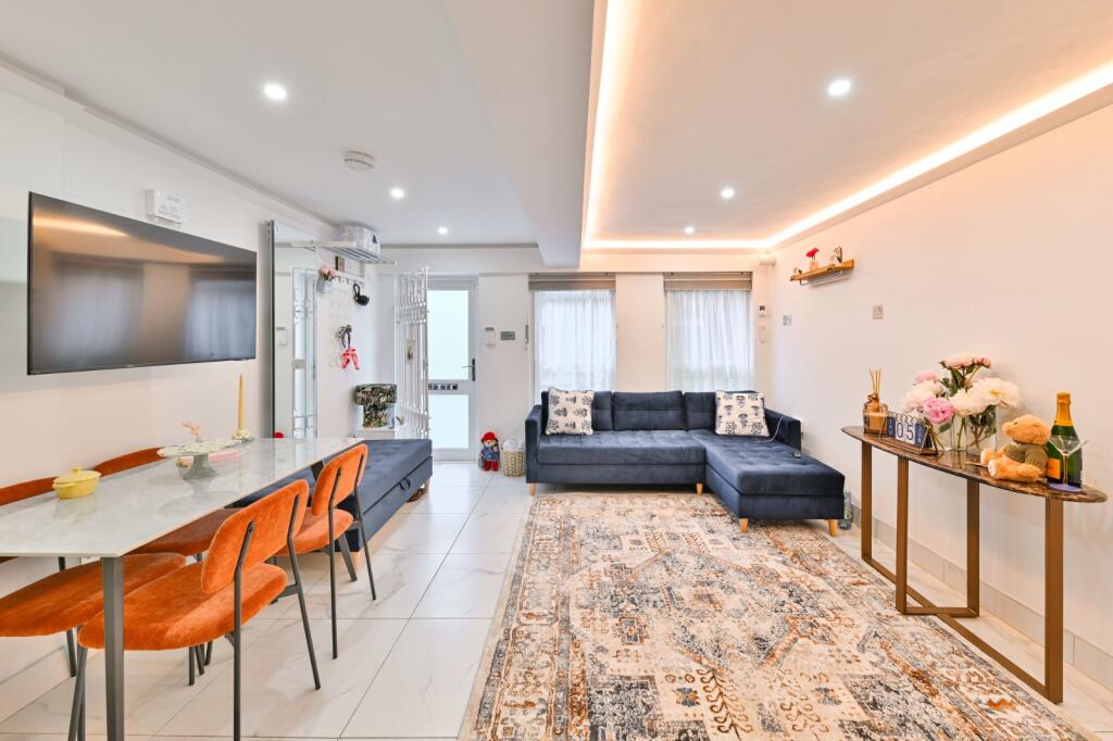 Main image of property: Kinnerton Yard, London