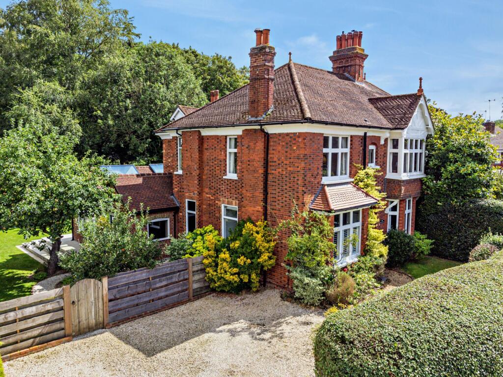 5 bedroom semidetached house for sale in Westcott Street, Westcott